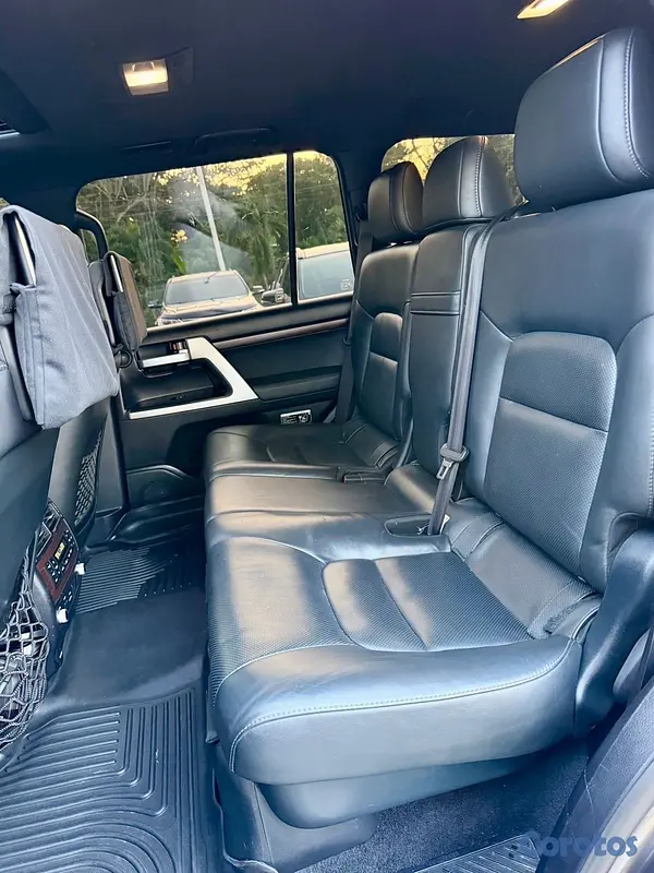 jeepetas y camionetas - Toyota Land cruiser vxr 2017 9