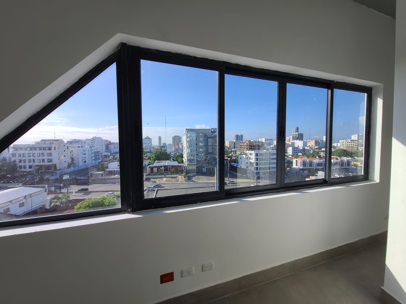 oficinas y locales comerciales - ALQUILO Local En Evaristo Morales 1