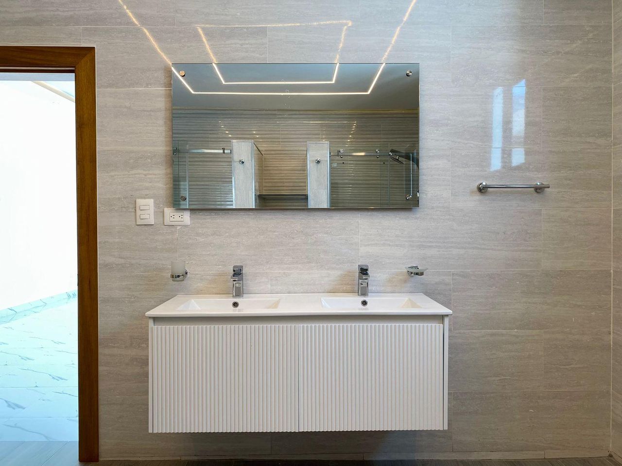 casas - Moderna Casa con Habitación en Planta Baja y 2 Cocinas con Línea Blanca incluida 8