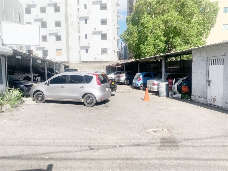 oficinas y locales comerciales - Local en el Quisqueya 800m 2