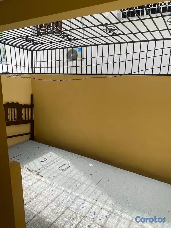 apartamentos - vendo primer nivel en el millón tres habitaciones dos baños parqueo servicio  17