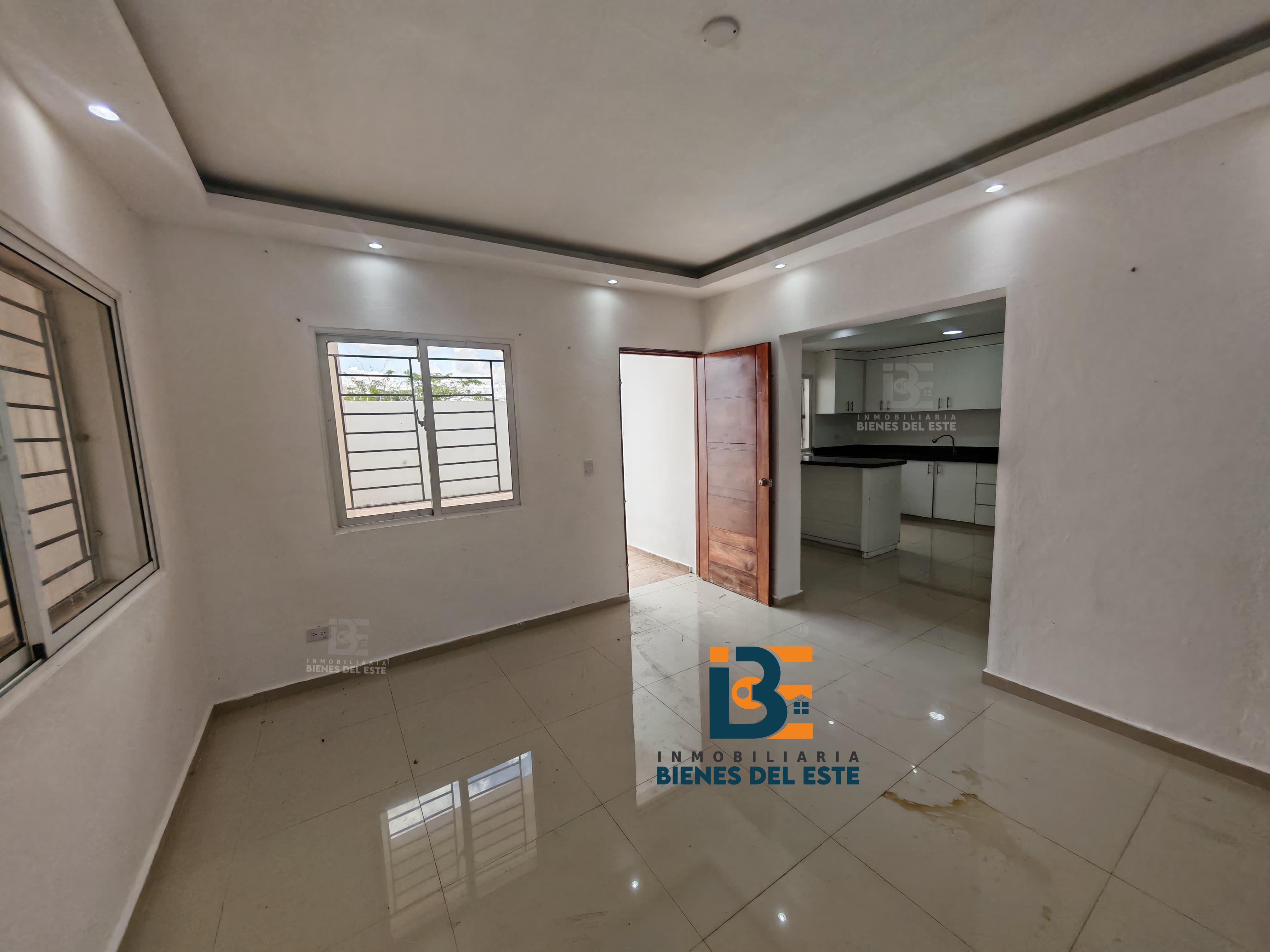 apartamentos - Se Alquila Esta Hermosa Casa de Dos Niveles. 1
