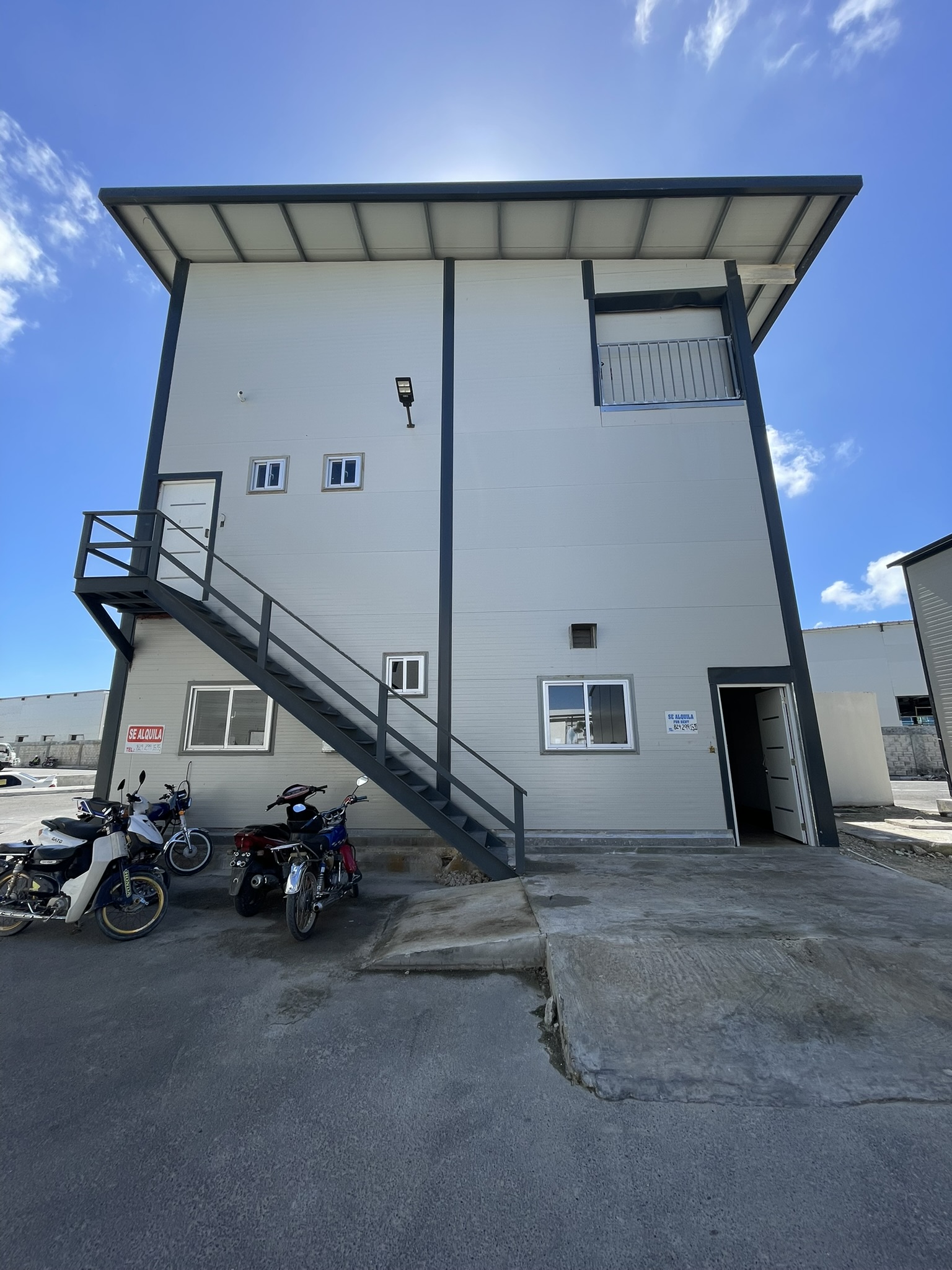 oficinas y locales comerciales - Nave Industrial en Bávaro, Punta Cana Ideal para 1