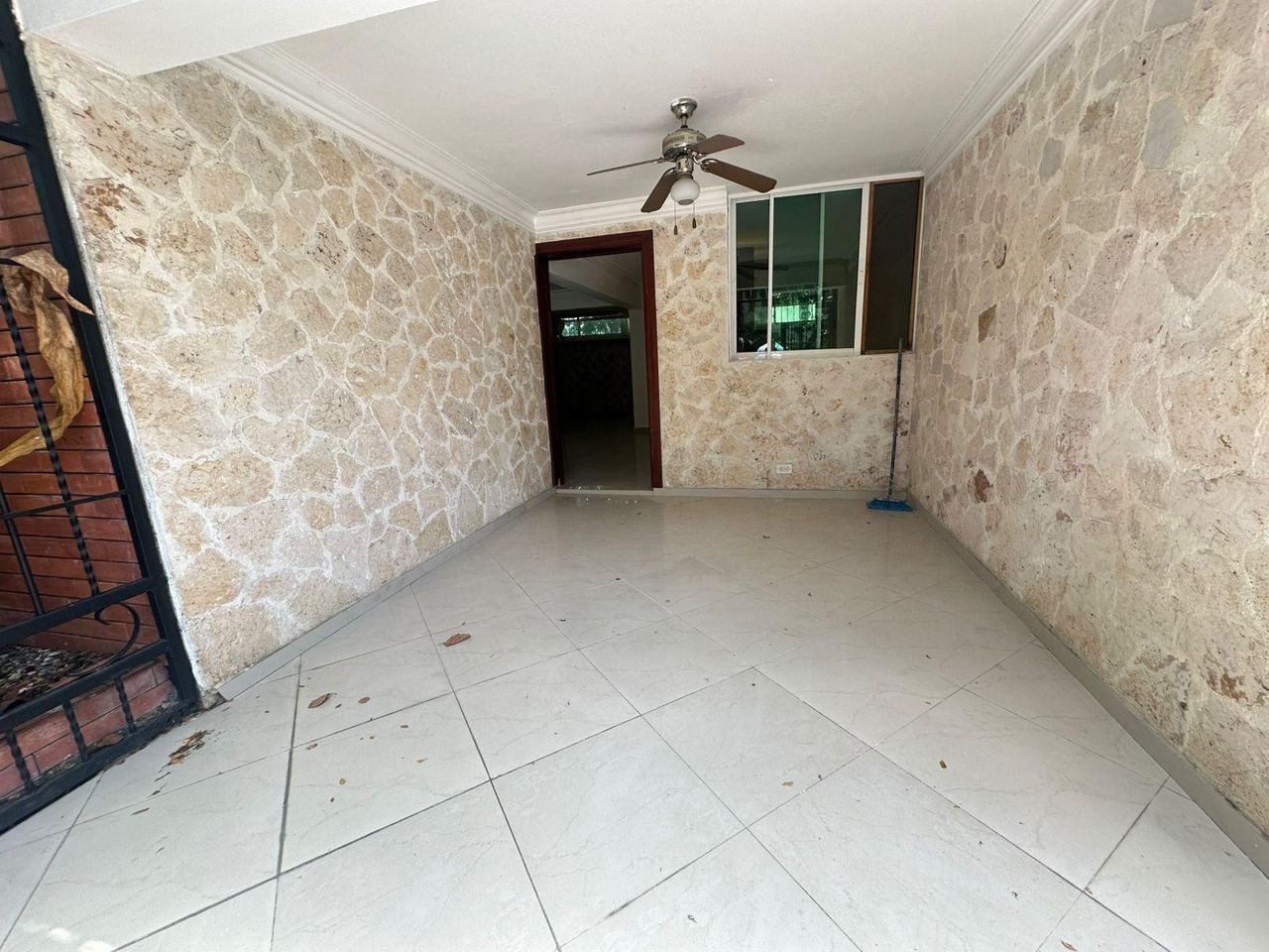 casas - Venta de casa familiar de 3 habitaciones  4