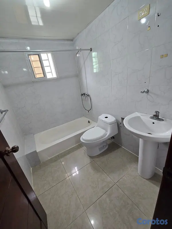 apartamentos - Oportunidad en Evaristo Morales de 3 habitaciones 2.5 baños  2 parqueo ascensor  12