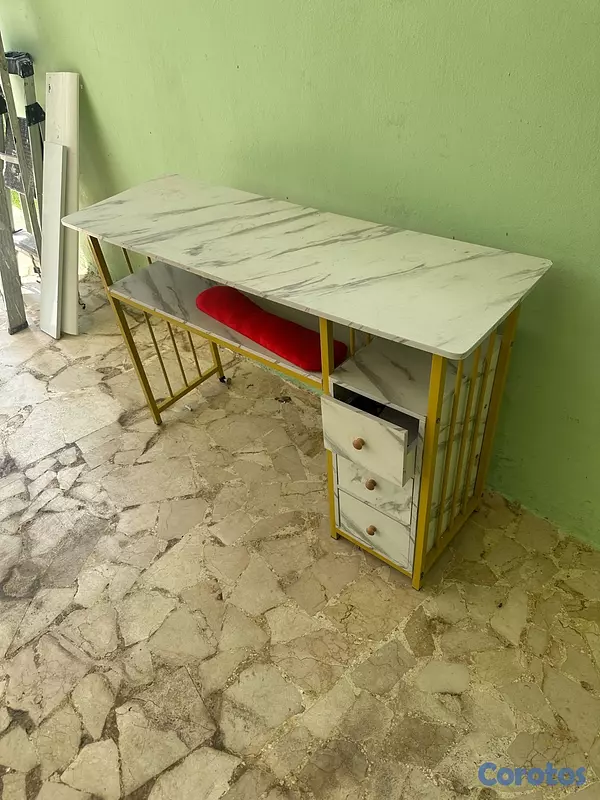 salud y belleza - Vendo mesa grande para Manicurista 3