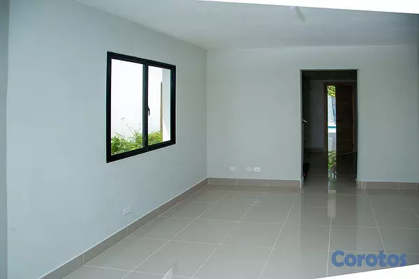 casas - Moderna Propiedad de 2 Niveles con Piscina 8