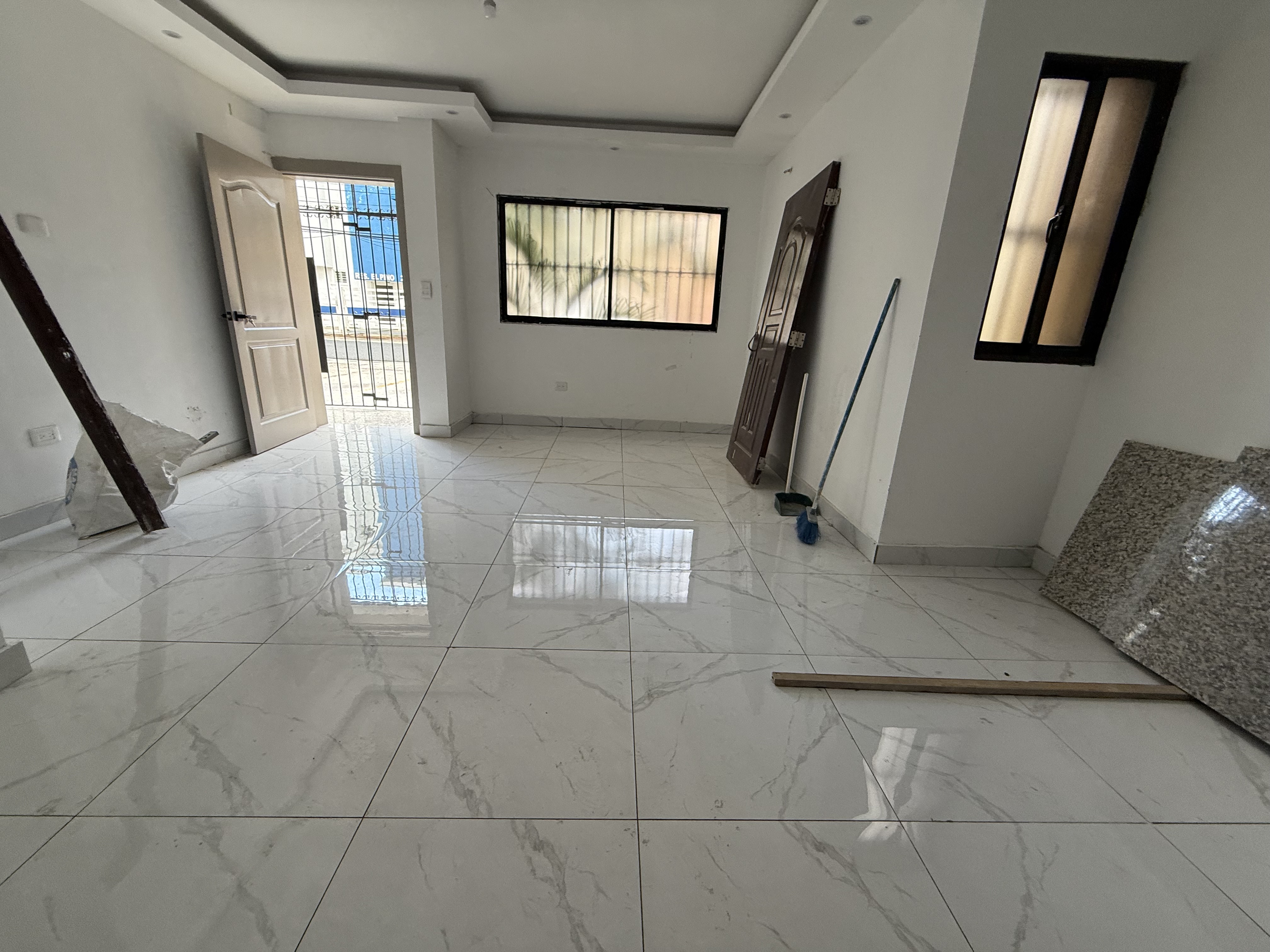 apartamentos - Vendo independencia klm 7 primer nivel 70 mtrs una 9