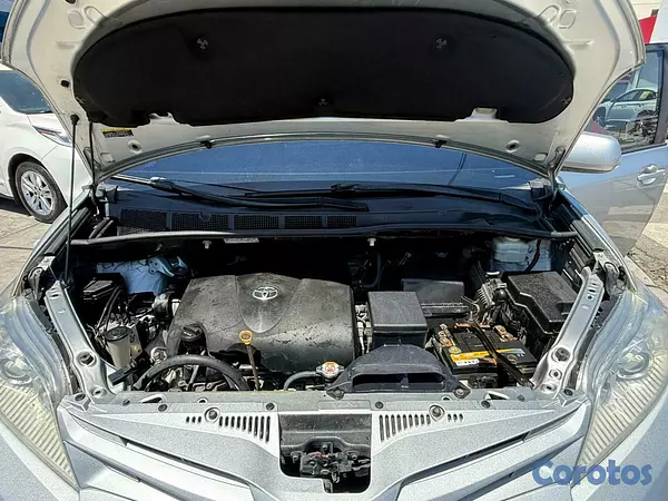 jeepetas y camionetas - Toyota Sienna 2020 9