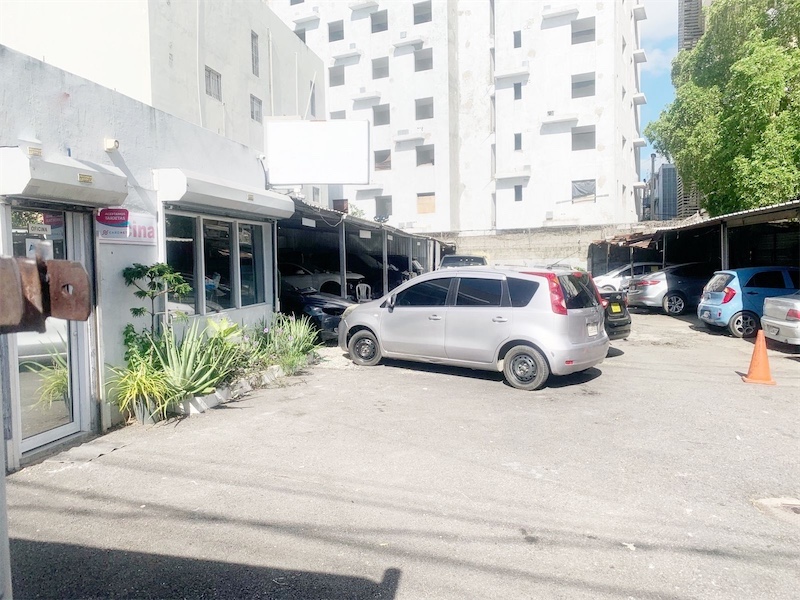 oficinas y locales comerciales - Local en el Quisqueya 800m 3