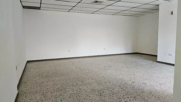 oficinas y locales comerciales - Local céntrico en la Esperilla 8