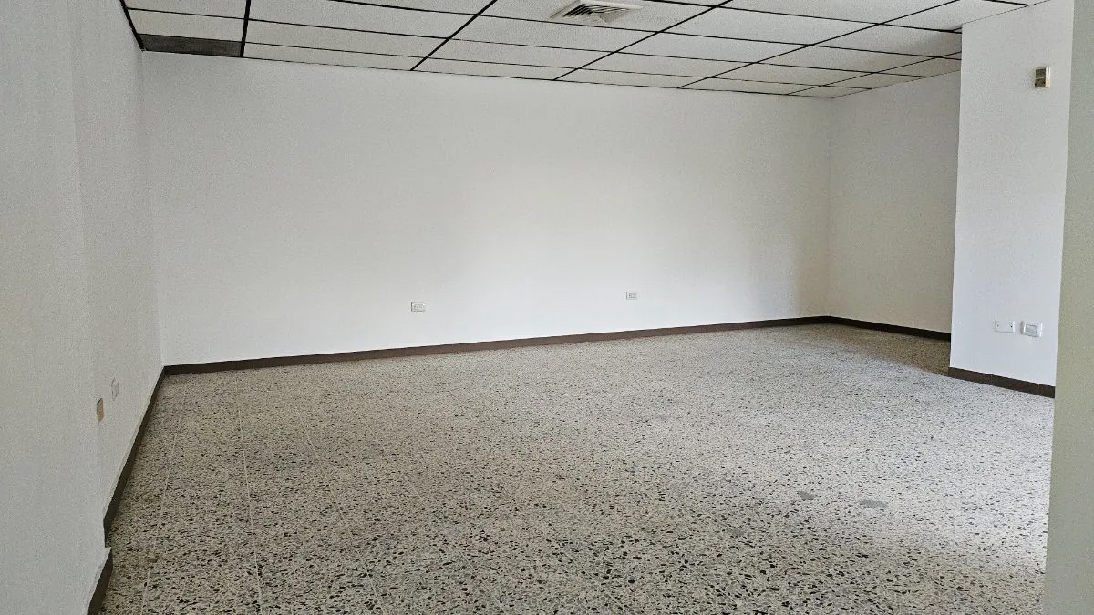 oficinas y locales comerciales - Local céntrico en la Esperilla 7