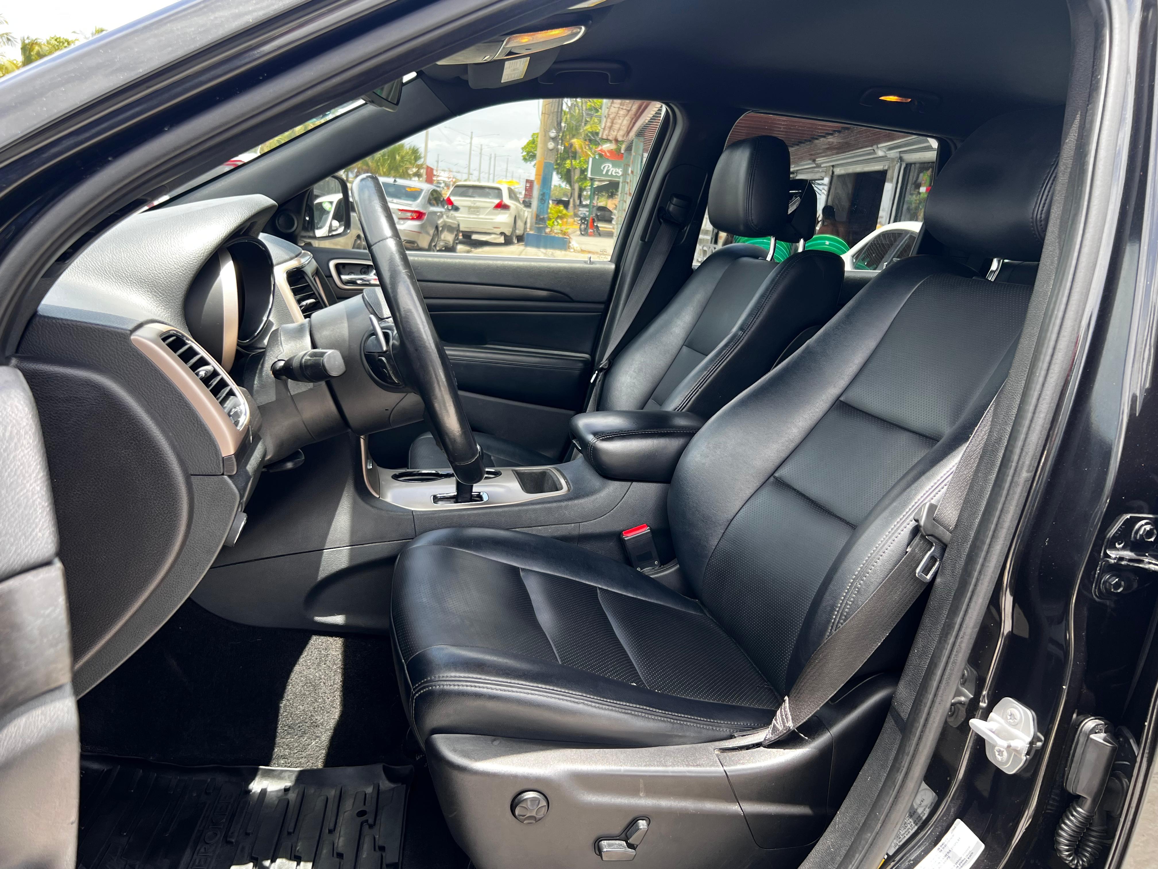 jeepetas y camionetas - Jeep Grand Cherokee Laredo 4x4 5