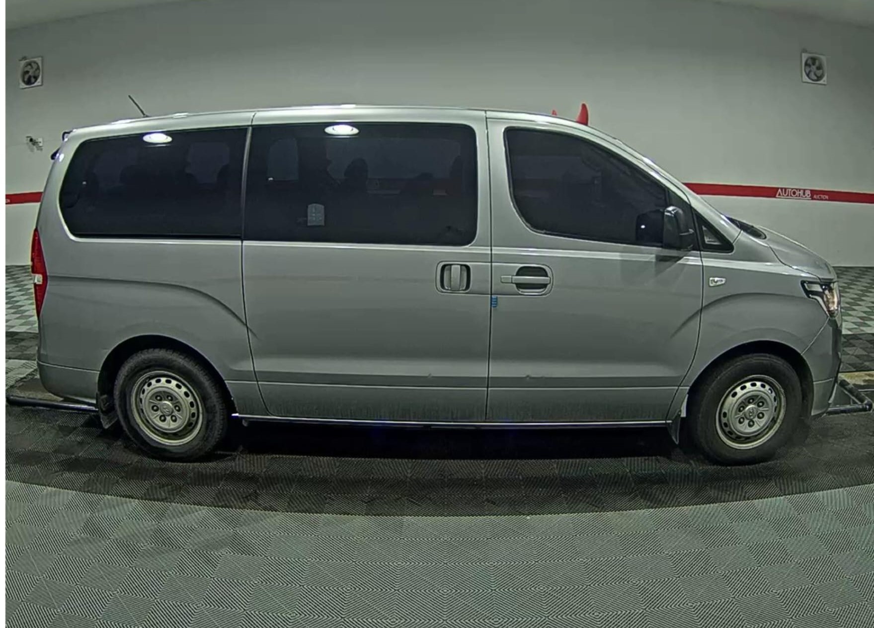jeepetas y camionetas - HYUNDAI GRAND STAREX 2019 GRIS DIESEL 3