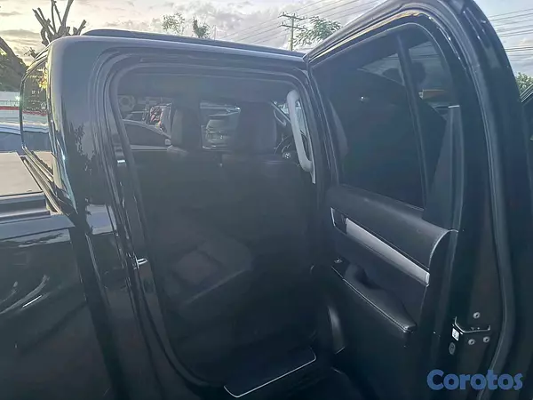 jeepetas y camionetas - Toyota hilux 2022 3
