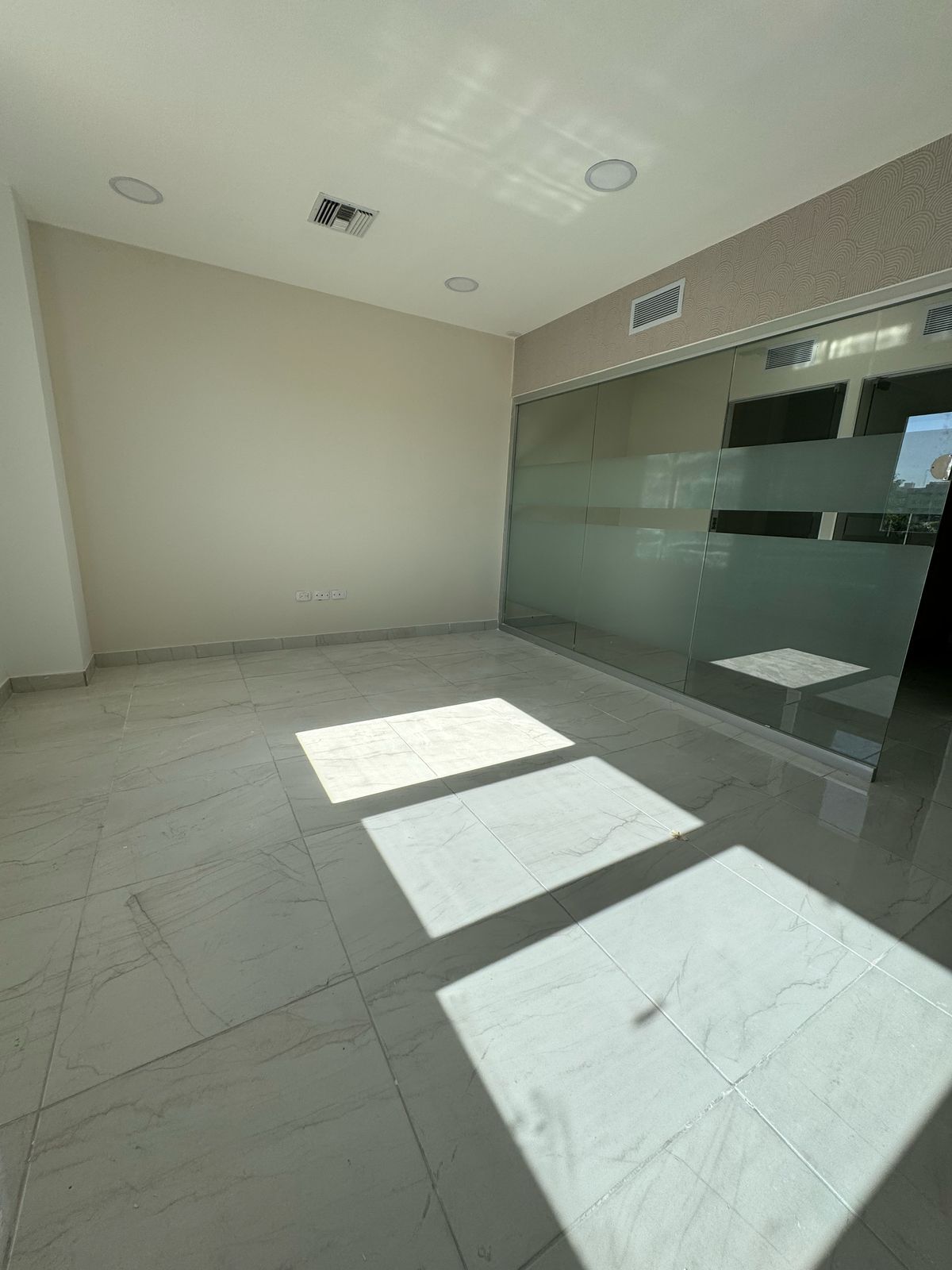oficinas y locales comerciales - Local de 141 MTS  En Plaza Corporativa Bella Vista 0