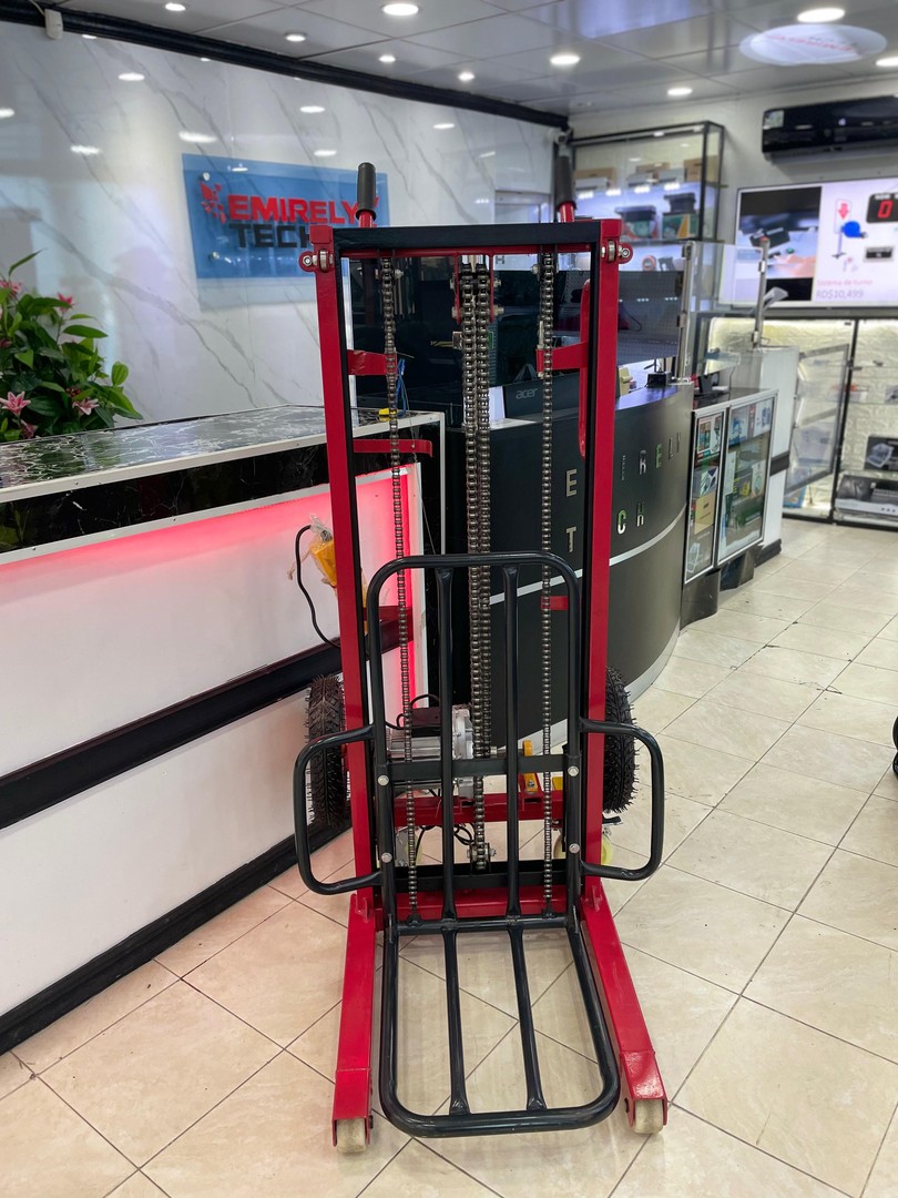 equipos profesionales - Montacargas grua Carretilla de 2 metros de elevacion electrico de 200KG 1