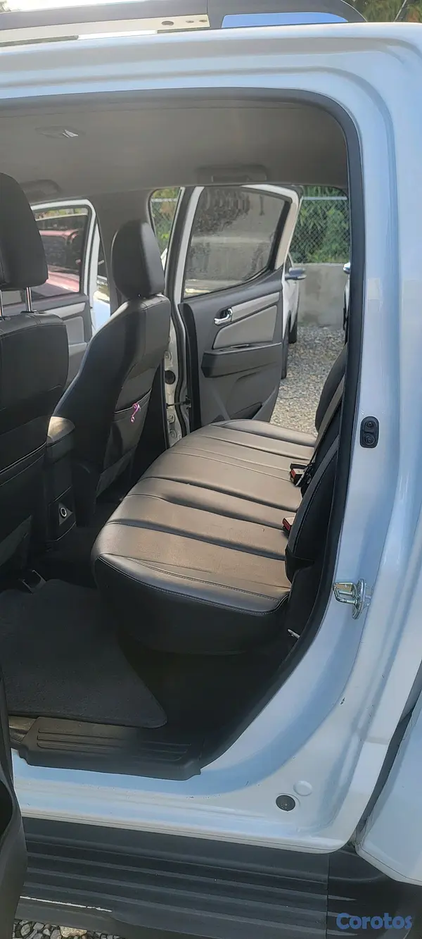 jeepetas y camionetas - CHEVROLET COLORADO D/C LTZ DIESEL 2024 6