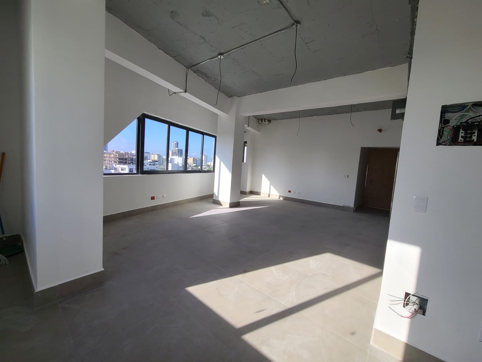 oficinas y locales comerciales - ALQUILO Local En Evaristo Morales 3