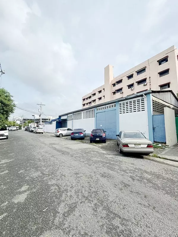 oficinas y locales comerciales - Local céntrico con nave 6