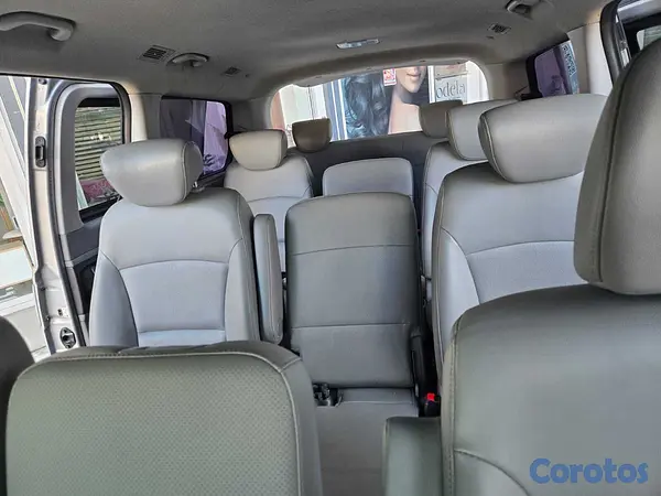 jeepetas y camionetas - HYUNDAI GRAND STAREX 2021 GRIS 19