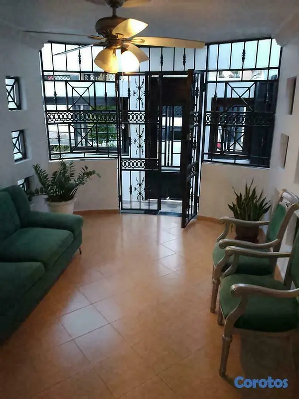 casas - Casa bien cuidada, super linda en Residencial Acuario  13