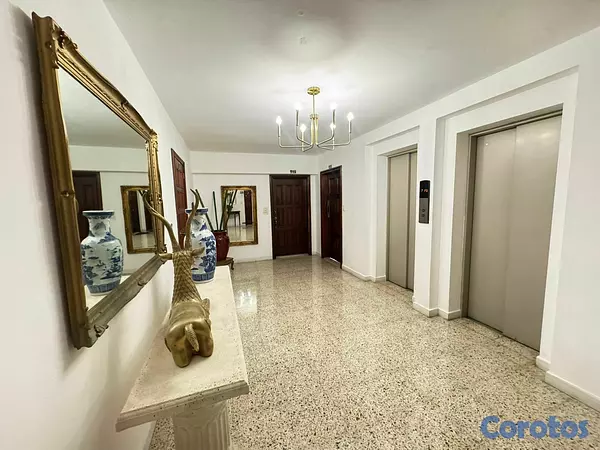 apartamentos - ALQUILO Amplio Apartamento Clásico con 205 m² en E 6