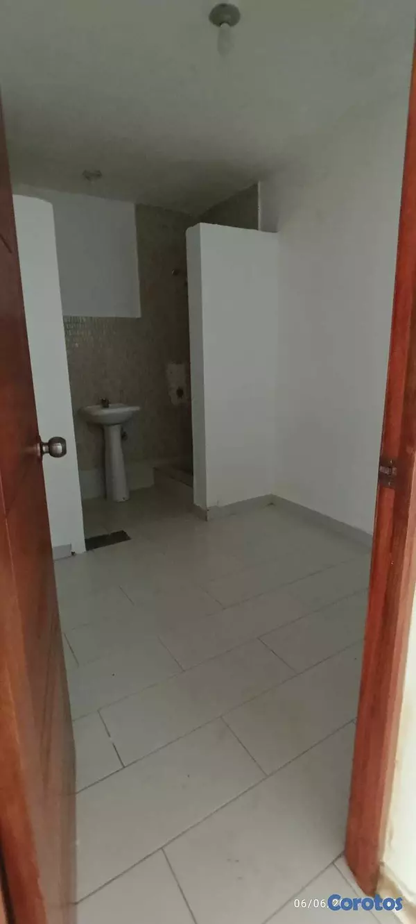 apartamentos - Se Alquila Amplia Casa en Los Prados 9