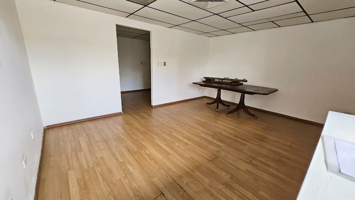 oficinas y locales comerciales - Local céntrico en la Esperilla 8