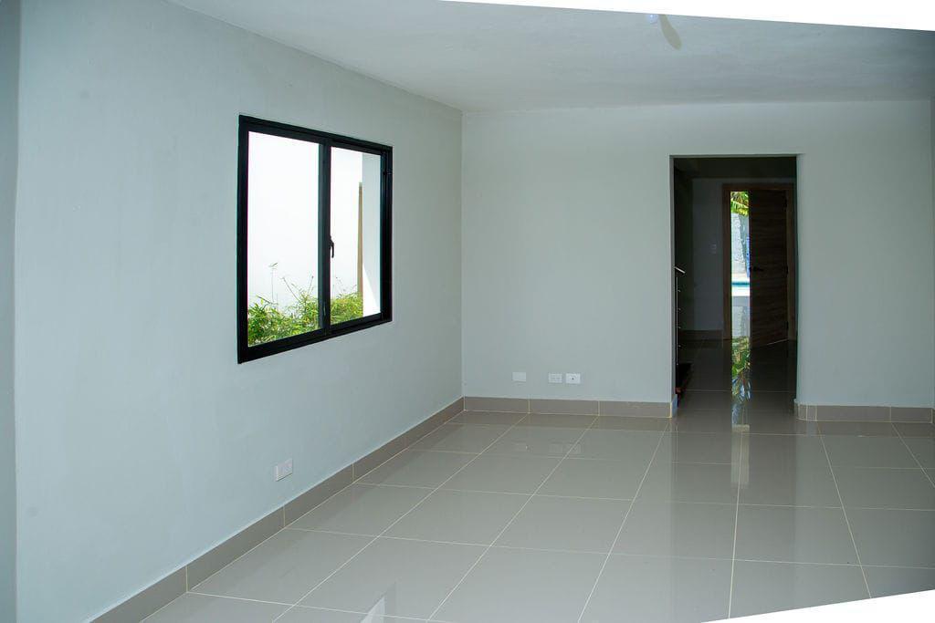 casas - Moderna Propiedad de 2 Niveles con Piscina 7