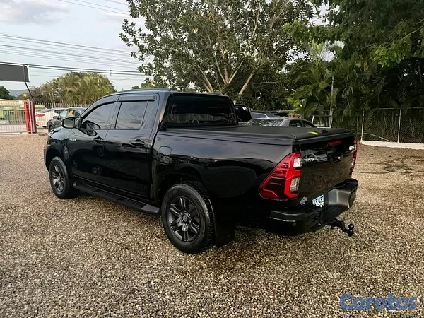 jeepetas y camionetas - Toyota hilux 2022 5