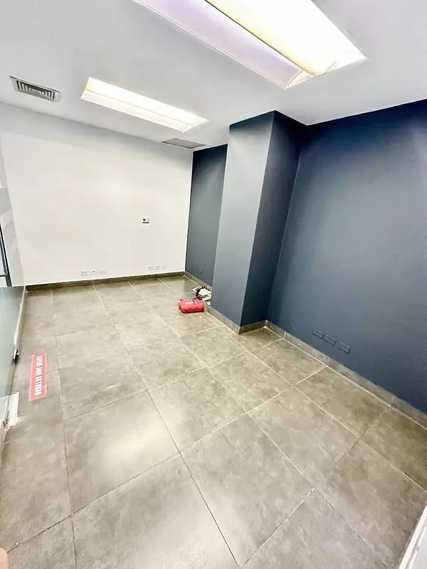 oficinas y locales comerciales - Local céntrico en ens Paraiso 9
