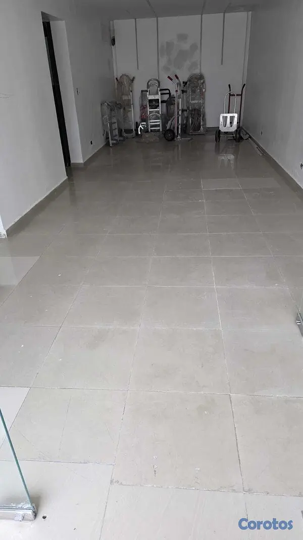 oficinas y locales comerciales - Local de 100 Mts en 1er Nivel, Excelente ubicación, Av. Rómulo 3