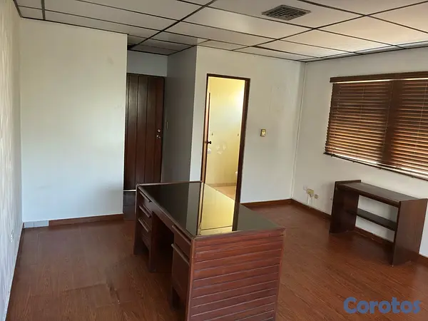 oficinas y locales comerciales - SE ALQUILA CONSULTORIO MEDICO SECTOR GAZCUE 13