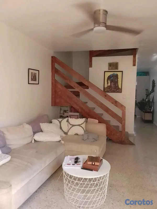 casas - Vendo Casa duplex en la Av. Independencia  2