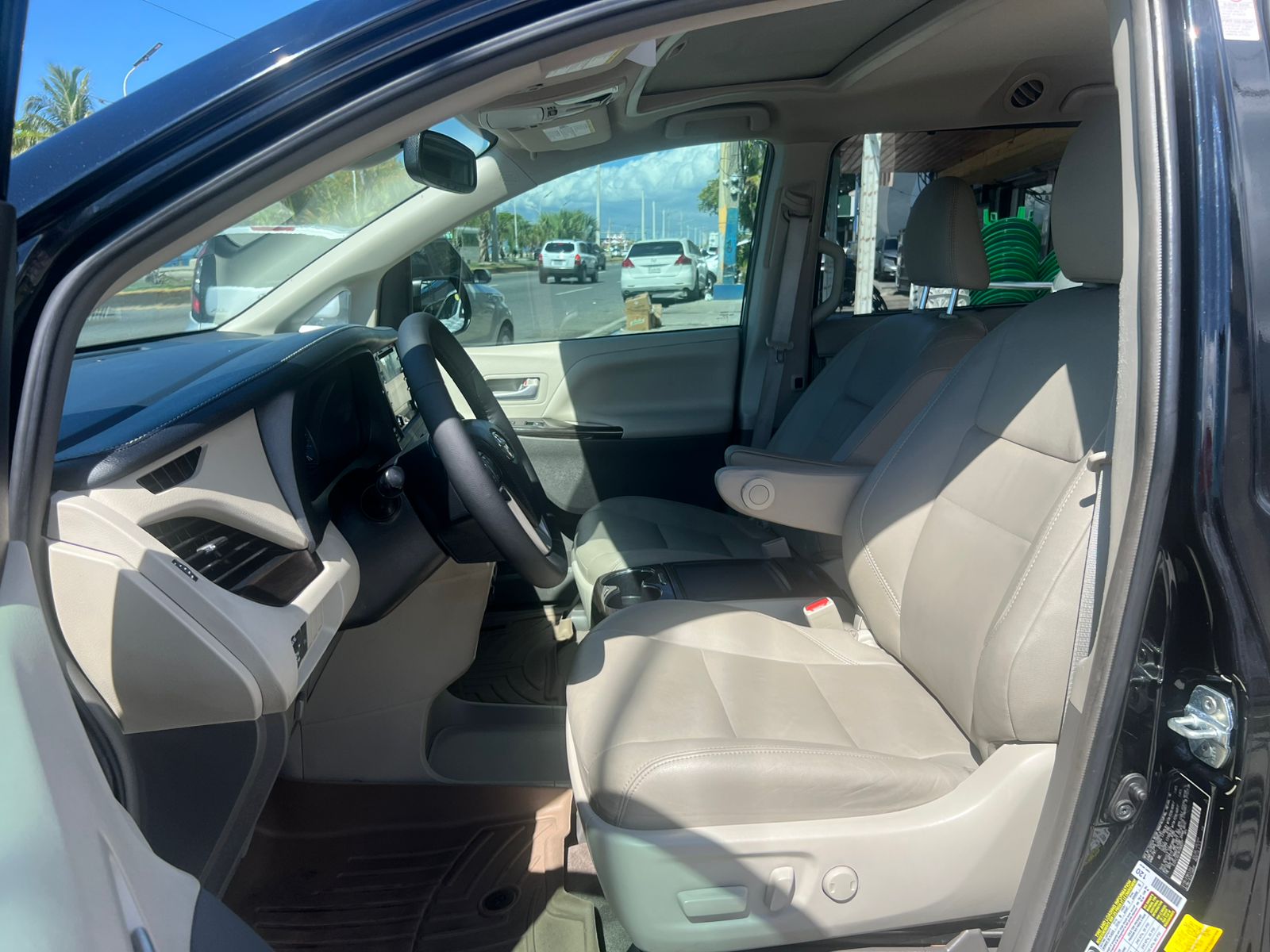 jeepetas y camionetas - Toyota Sienna XLE 2019 3