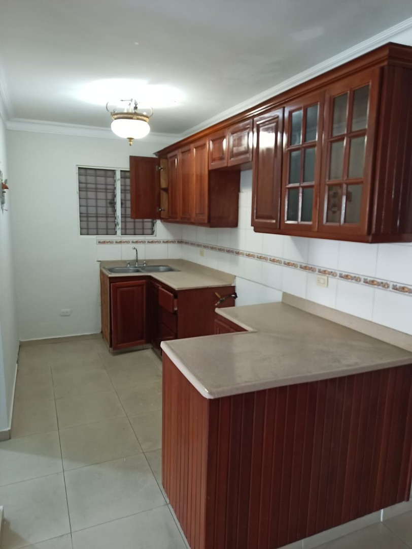 apartamentos - Alquilo en Bella Vista 

2 Habitaciones 
2 Baños 
3er nivel 
USD$800 / $45,000 4