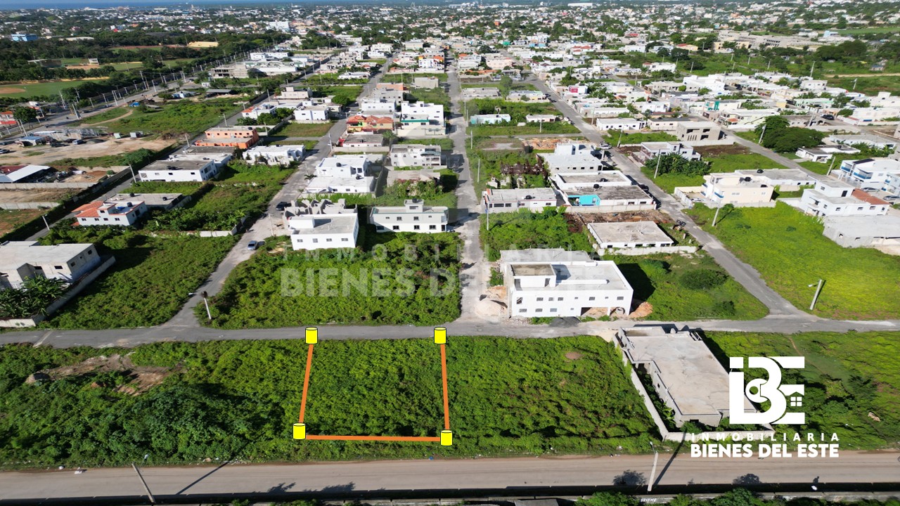solares y terrenos - Solar Con 316 Metros en el Desarrollado y Completo Residencial Marina 0