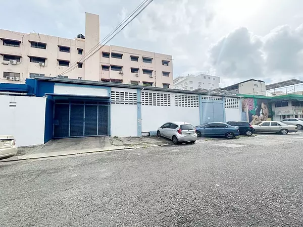 oficinas y locales comerciales - Local céntrico con nave 8
