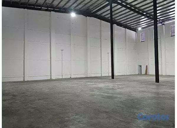 oficinas y locales comerciales - Se Alquila Nave Ensanche Quisqueya  1