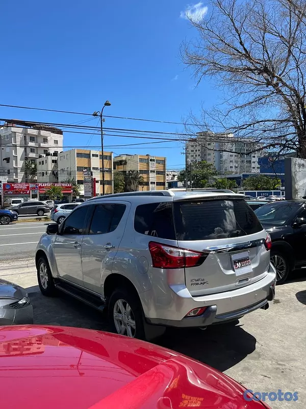 jeepetas y camionetas - Isuzu MUX 2015
 7