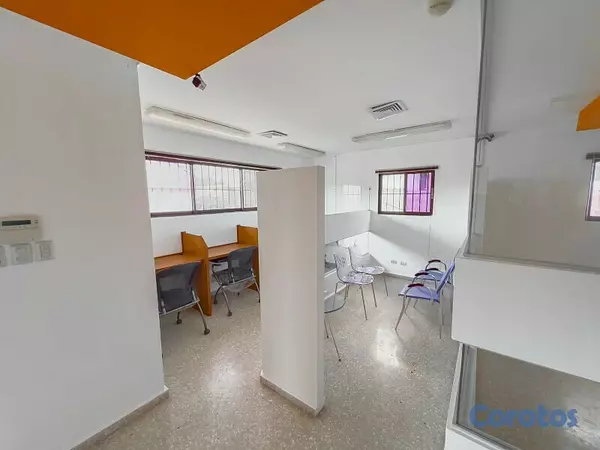 oficinas y locales comerciales - Se Alquila Oficina 3