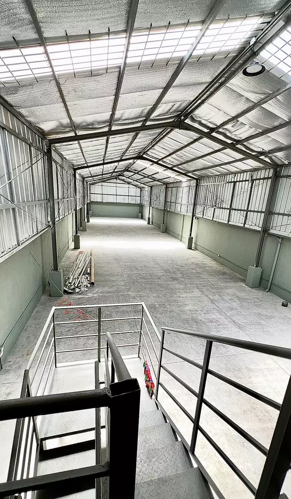oficinas y locales comerciales - Alquiler nave céntrica en ensanche la Fe 6