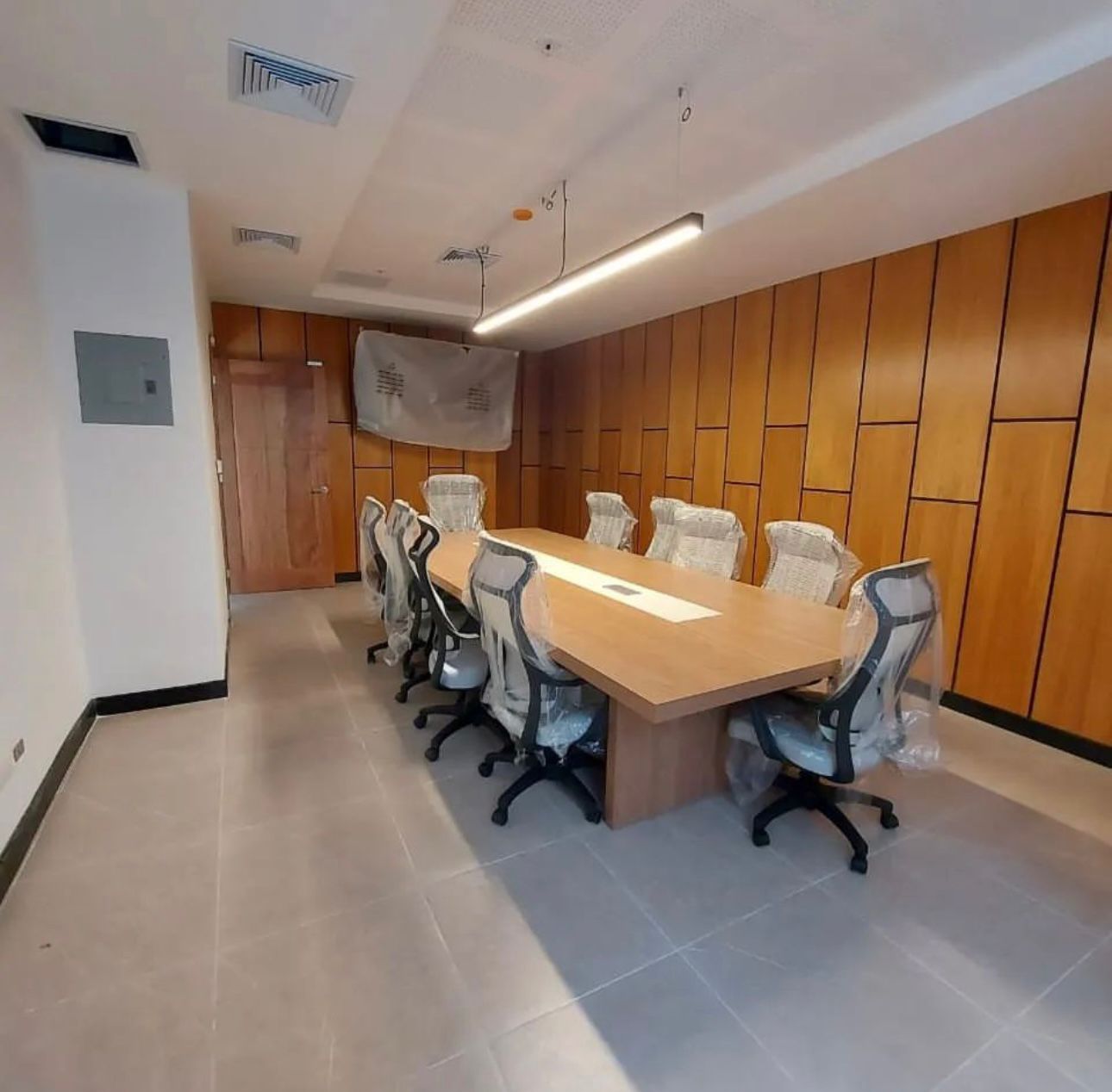 oficinas y locales comerciales - ALQUILO Local En Evaristo Morales 6