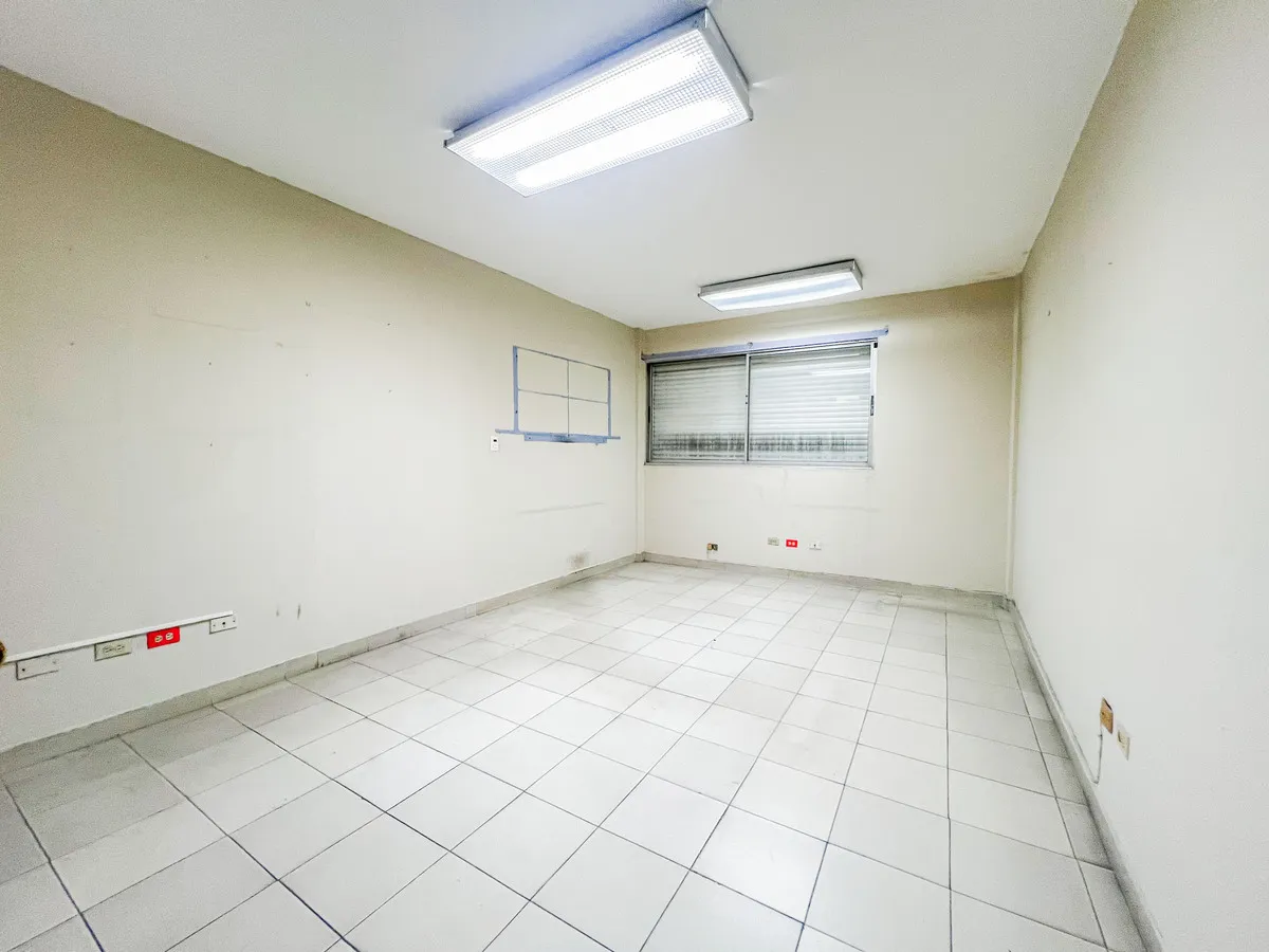 oficinas y locales comerciales - Local céntrico con nave 9