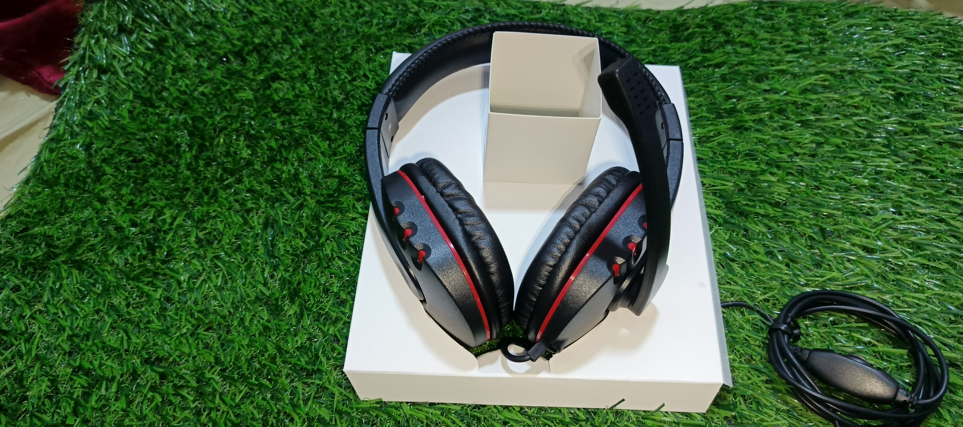 camaras y audio - Audífonos gamer con sonido envolvente y micrófono. 1