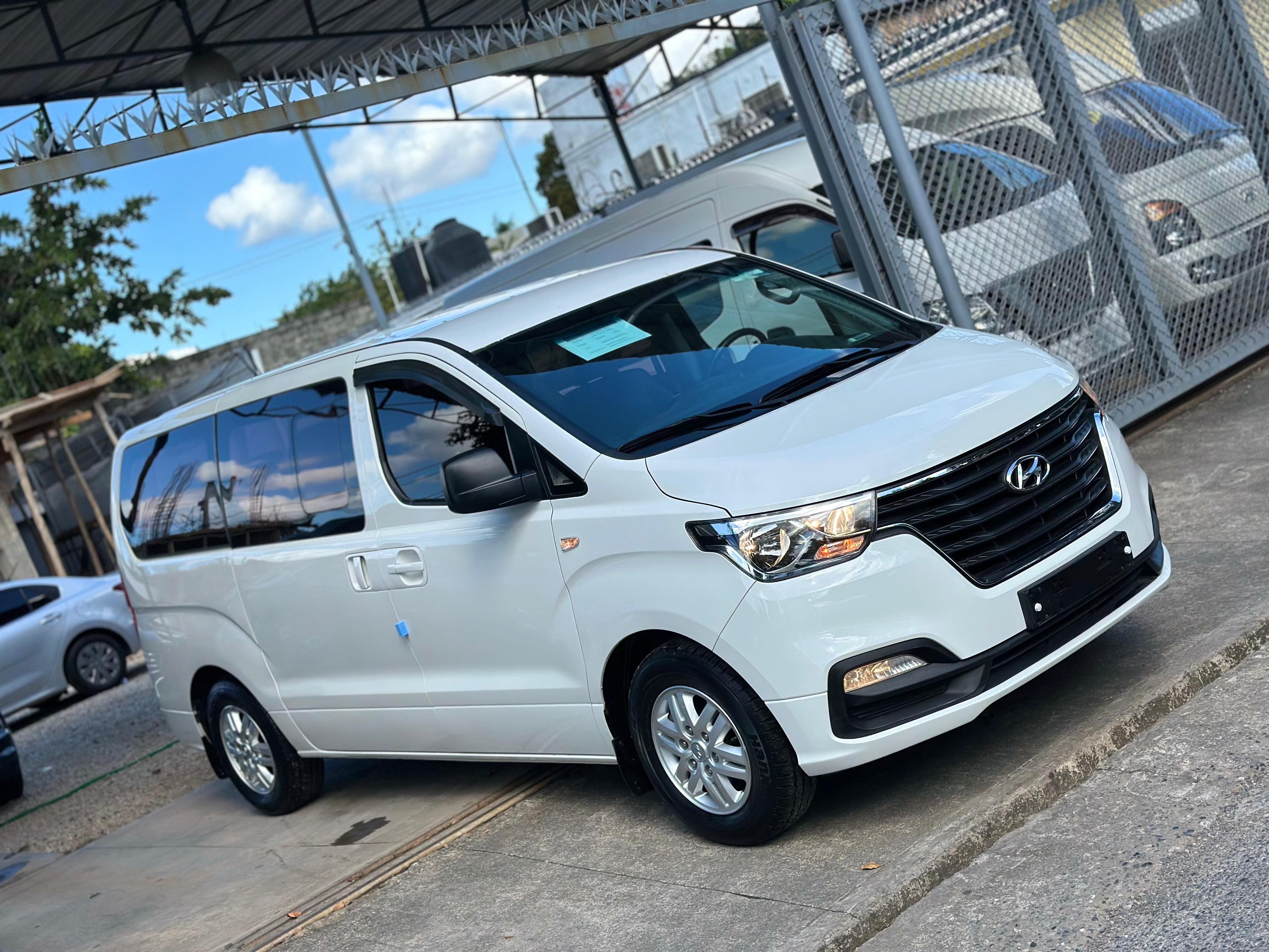 jeepetas y camionetas - 2019 HYUNDAI GRAND STAREX 12 PASAJEROS 0