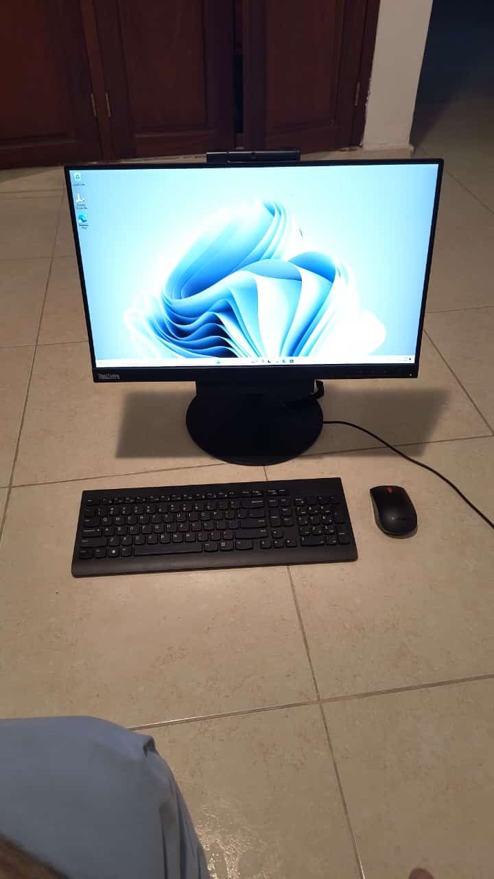 computadoras y laptops - Combo Lenovo ThinkCentre M73 con monitor Toch Lenovo. 0