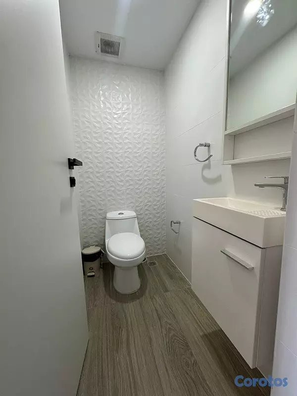 apartamentos - ALQUILO Apto En Torre Nueva 6to. nivel Con Ascenso 4