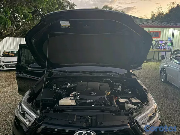 jeepetas y camionetas - Toyota hilux 2022 7